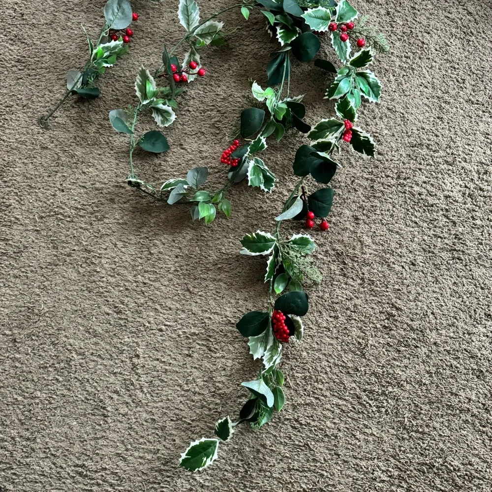 Vintage Christmas Garland Strand ~10 Feet Berries